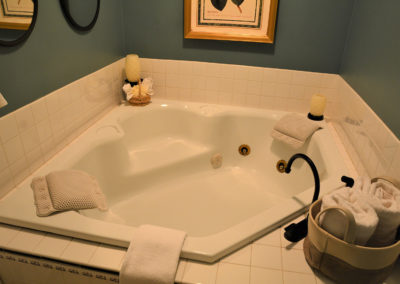 Jacuzzi tub, Magnolia Place Bed & Breakfast, Finger Lakes, NY